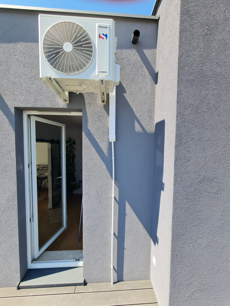 Klimatyzacja Sinclair - agregat nad drzwiami